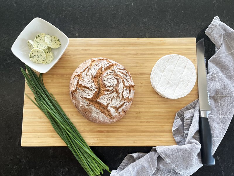 Haubis Bauernbrot und Camembert