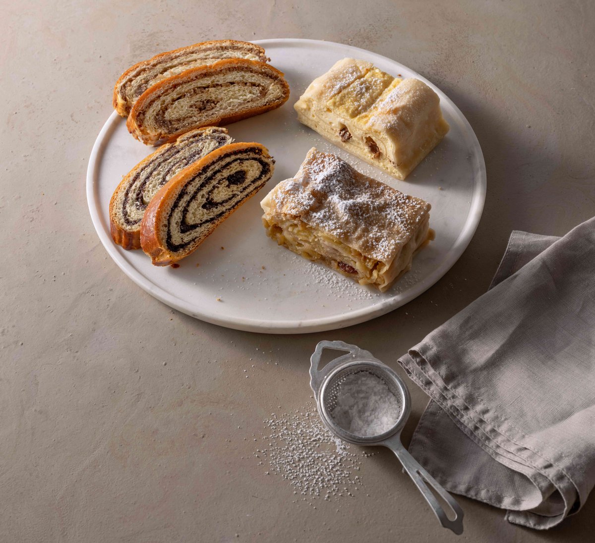 Verschiedene Strudel Sorten auf einen Teller 