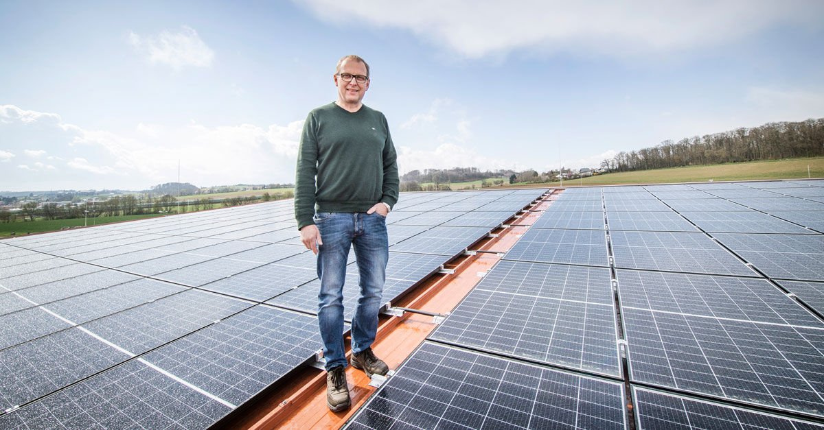 Manfred Buchberger bei Photovoltaik-Anlage